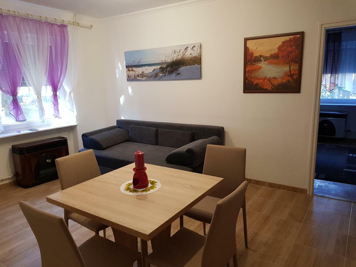 Lia Apartman Kiskunhalas Bagian luar foto