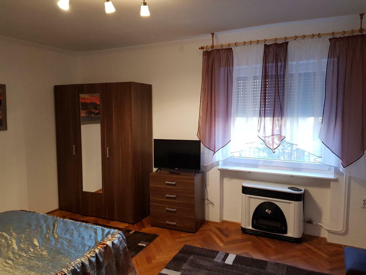 Lia Apartman Kiskunhalas Bagian luar foto